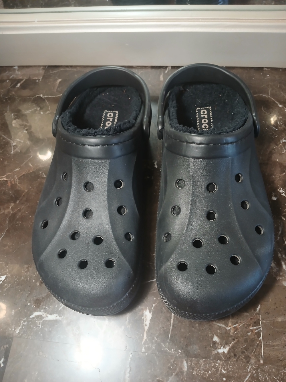 CROCS Men's Classic Clog with Black Fuzzy Lining